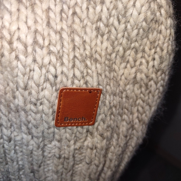 Bench sweater - Picture 5 of 8